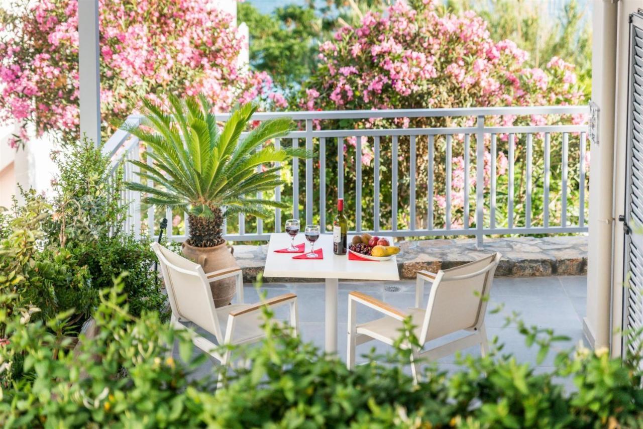 Athina Apartment *